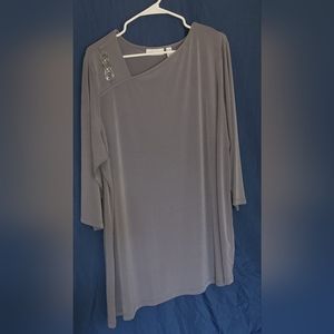 Susan Graver Shimmering Grey Tunic in Size 2X With a Right Shoulder Accent